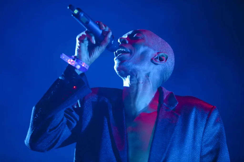 Faithless performing at Global Gathering 2010